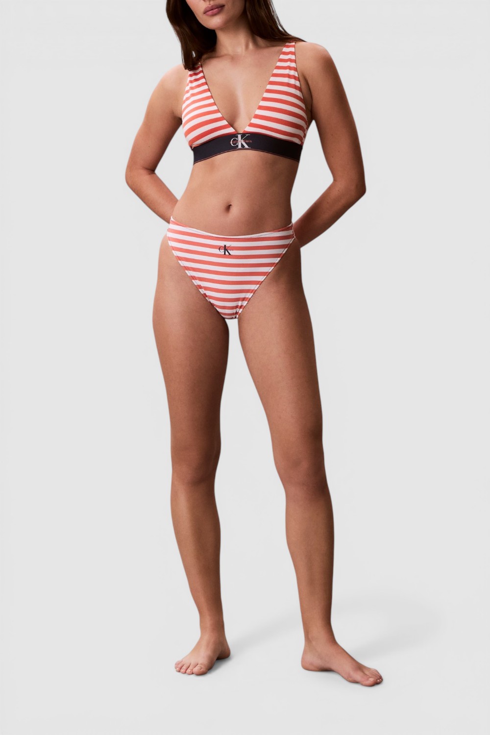 תמונת כל הלוק של תחתוני ביקיני  בגזרה גבוהה